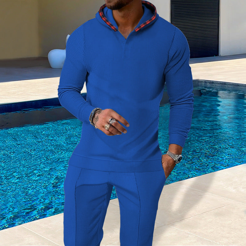 ein Beispiel für einen Titel: Sportlicher Herren Hoodie mit Karodetails und passtgenauen Jogginghose BerlinGlamour - BerlinGlamour