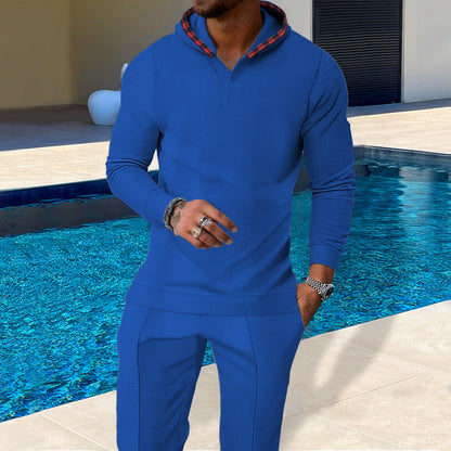ein Beispiel für einen Titel: Sportlicher Herren Hoodie mit Karodetails und passtgenauen Jogginghose BerlinGlamour - BerlinGlamour