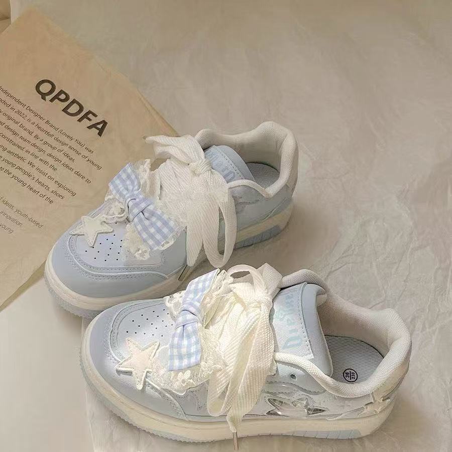 Damen Sneaker Sportlich Verspielt mit Schleifen Details - BerlinGlamour