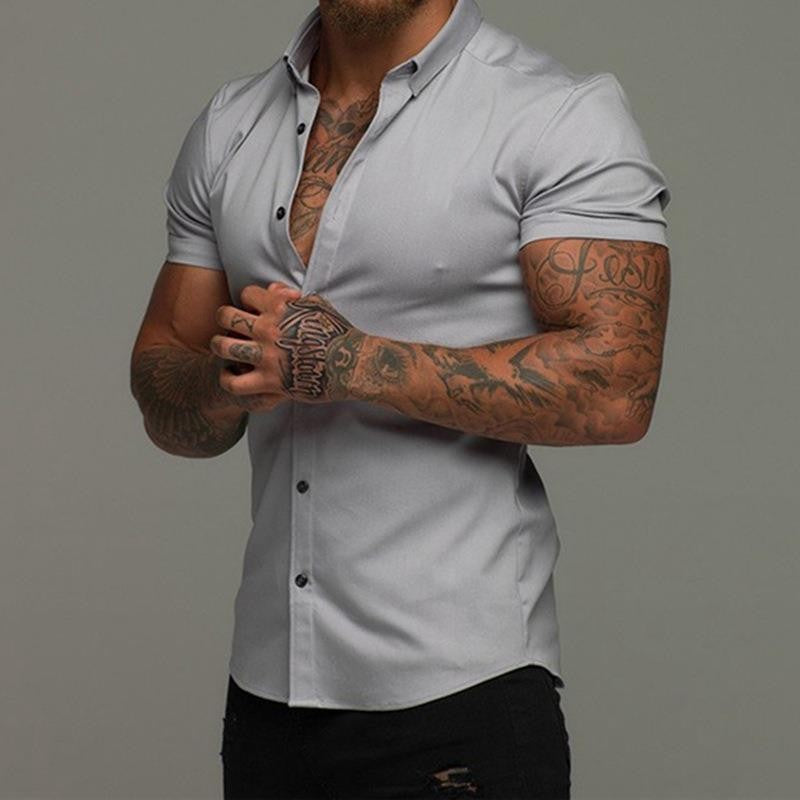 Moderne Urban Outfit mit stylischem Schnitt und Button-Detail Berlin.