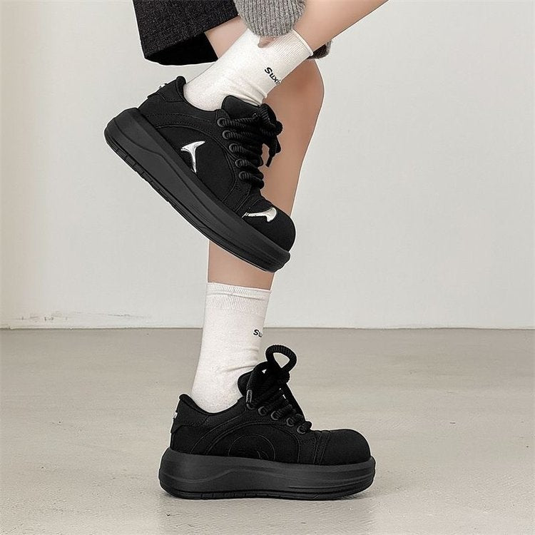 Damen Sneaker Hochmodisch mit dicker Sohle und Dekoration