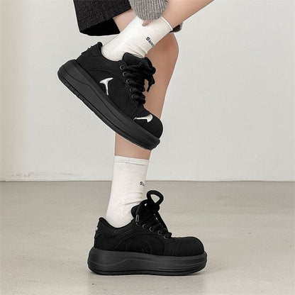 Damen Sneaker Hochmodisch mit dicker Sohle und Dekoration