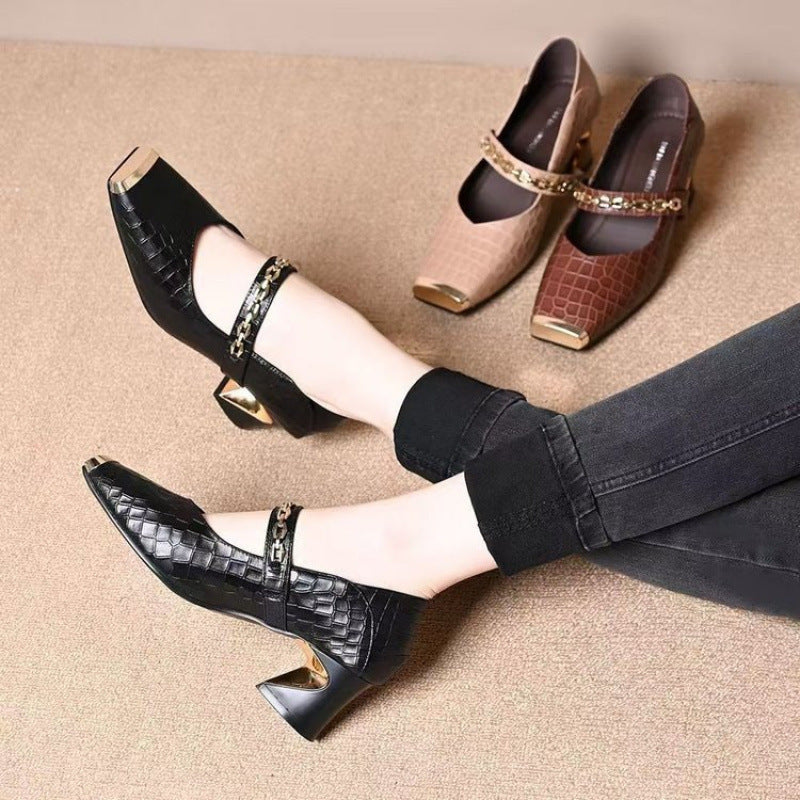 Damen Pumps Elegante Mary Jane Schuhe mit Metall Detail - BerlinGlamour