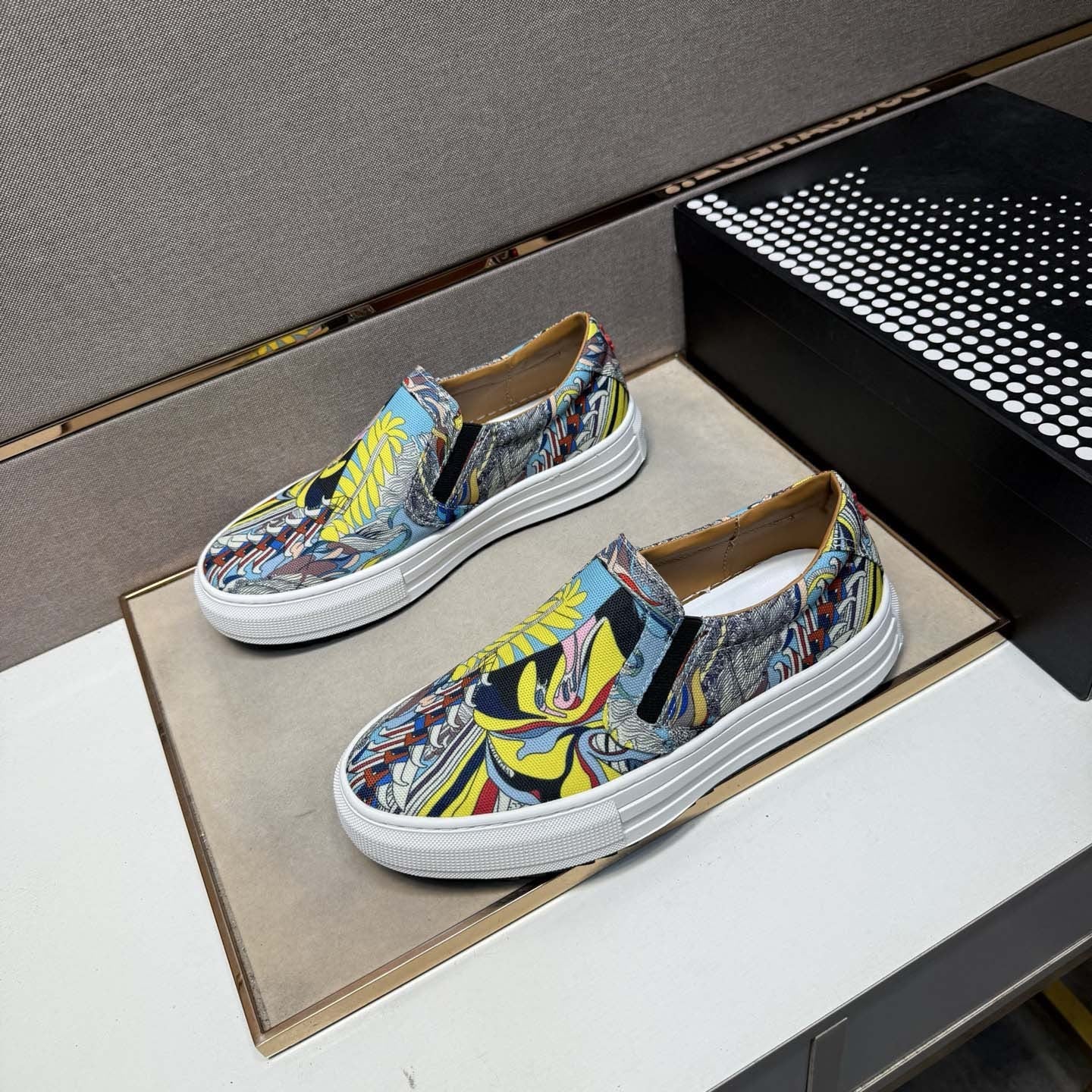 Damen Sneaker Slip-On mit buntem Grafik-Design