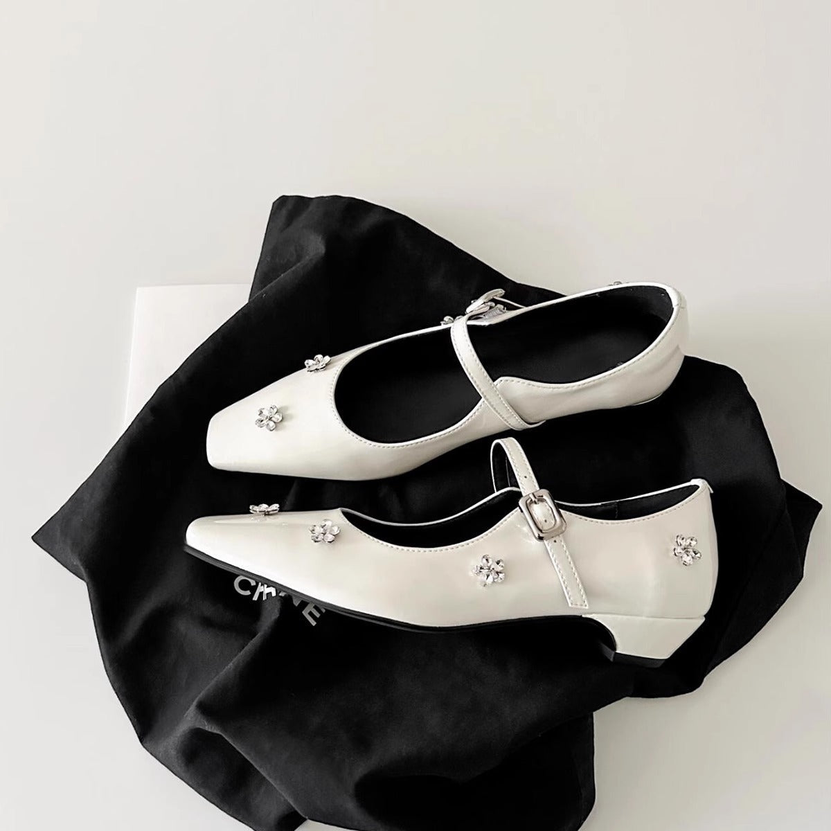 Damen Ballerinas Elegant mit Blumenapplikationen - BerlinGlamour