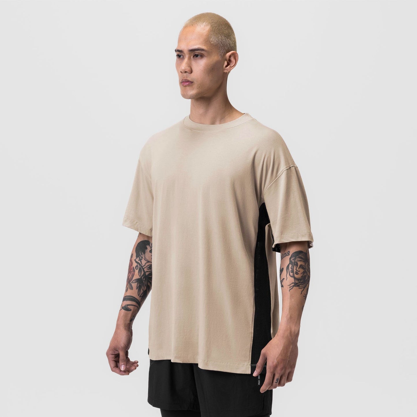 Herren Oversized T-Shirt mit Mesh-Einsätzen Großes Design