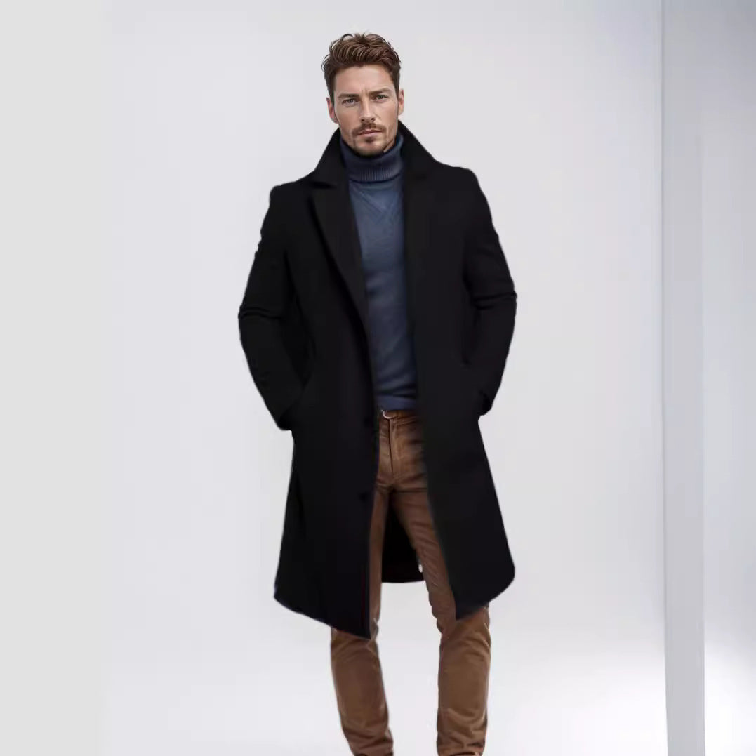 Für einen Online-Shop benötigen Sie einen eleganten Wollemantel mit klassischem Revers und praktischen Taschen. Der perfekte Titel wäre Eleganter Wollemantel mit klassischem Revers und praktischen