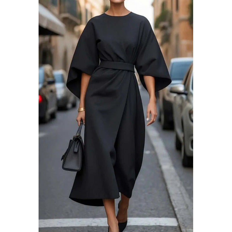 Fledermausärmeliges, lässiges Taillenkleid mit langem Rock von BerlinGlamour