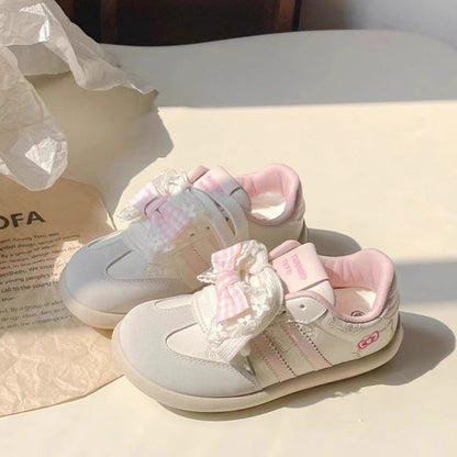 Damen Sneaker mit Rüschen und Blumenmuster - BerlinGlamour