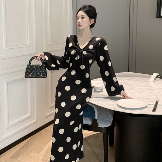 BerlinGlamour Kleid mit Polka Dots, V-Ausschnitt, Kordelzug und Laternenärmeln