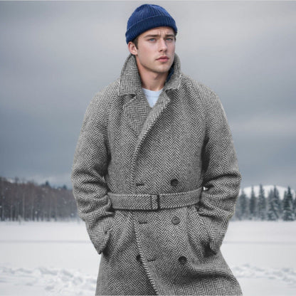 Herren Wollmantel mit schickem Fischgrätmuster BerlinGlamour ist ein stylisher und moderner Schmuckkasten, der für den städtischen Alltag geeignet ist. Mit seinem sch - BerlinGlamour