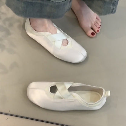 Damen Ballerinas Kreuzriemen Design Bequem Schick
