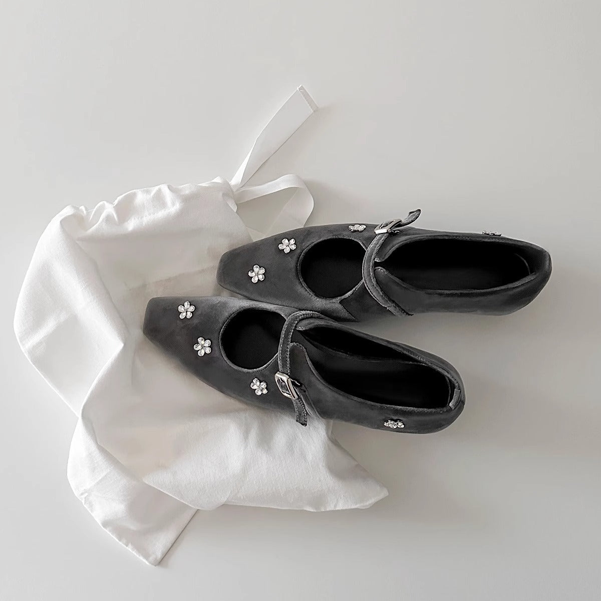 Damen Slingback Ballerinas Schuhe mit Blumen Applikationen und Komfortabsatz