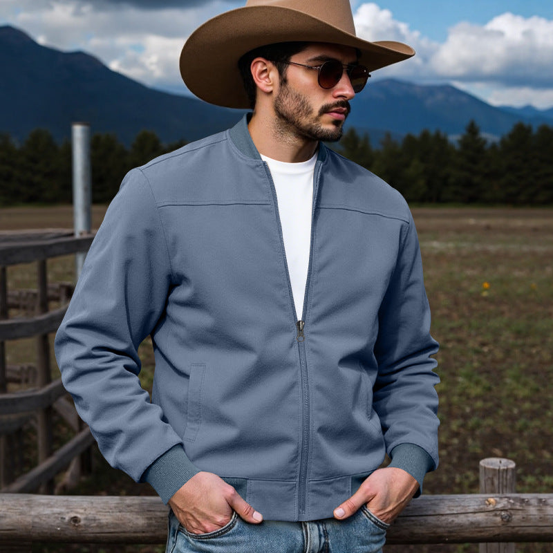 Moderne Outdoor-Beleuchtung für Damen mit praktischen und kontrastierenden Funktionen, elegante Designterle und hochwertigen Materialien.