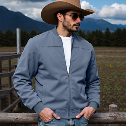 Moderne Outdoor-Beleuchtung für Damen mit praktischen und kontrastierenden Funktionen, elegante Designterle und hochwertigen Materialien.