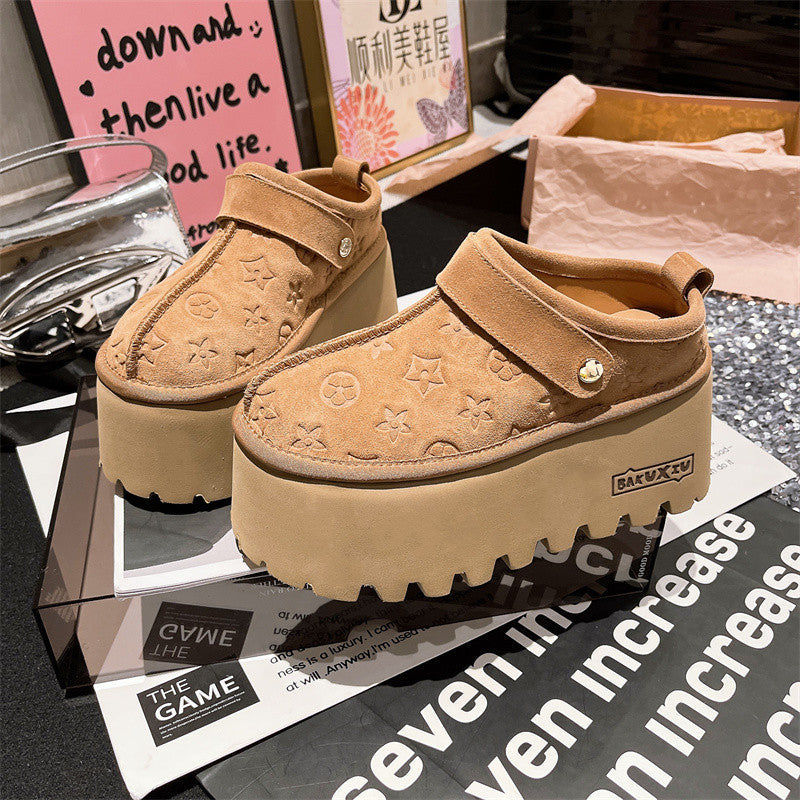 Damen Clogs Plattform Schuhe mit Reliefdesign und verstellbarem Riemen - BerlinGlamour