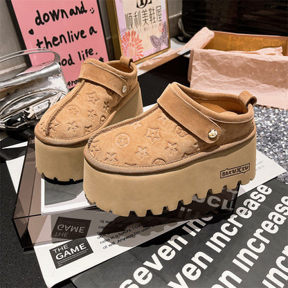 Damen Clogs Plattform Schuhe mit Reliefdesign und verstellbarem Riemen - BerlinGlamour