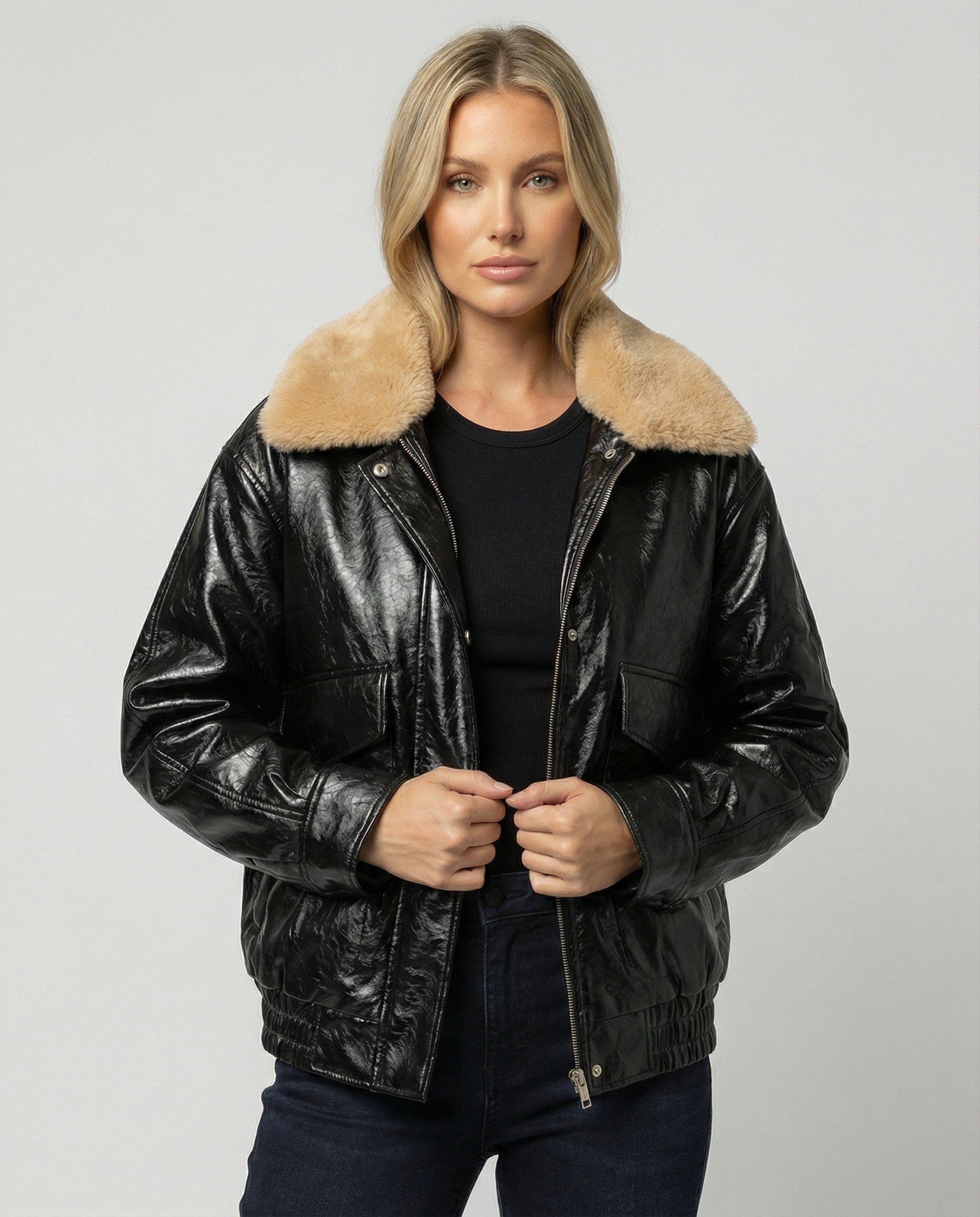 Damen Kunstleder-Bomberjacke Glänzend Teddykragen Modern - BerlinGlamour