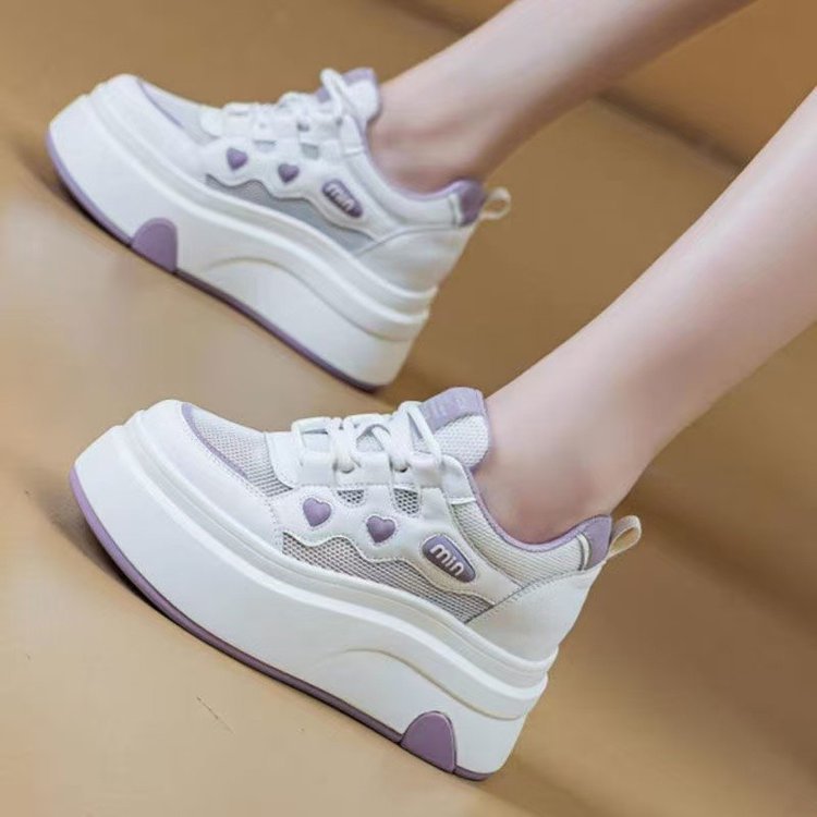 Damen Sneaker Plateau Modell mit Herzmuster Atmungsaktiv