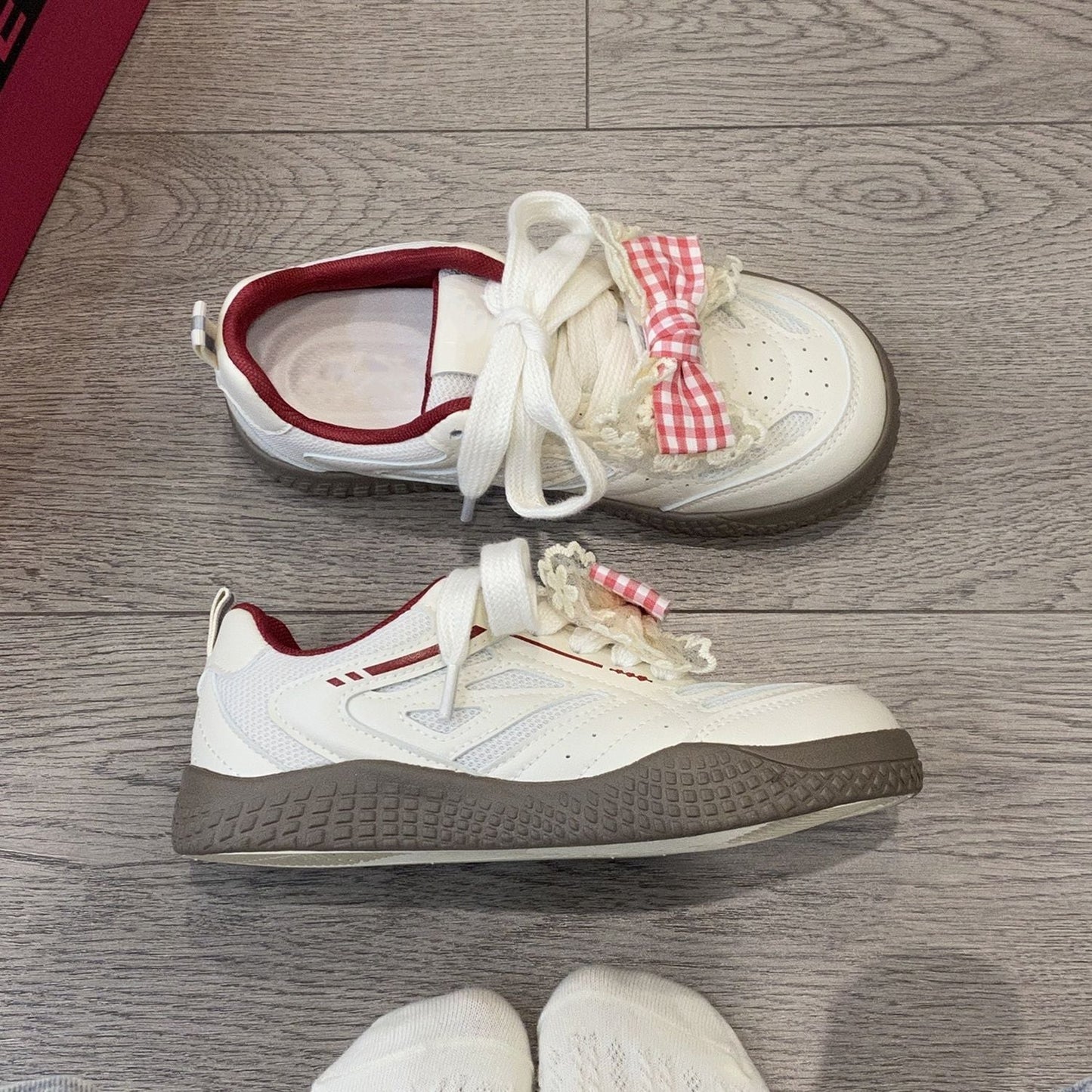 Damen Sneaker mit Blumenapplikationen Atmungsaktiv Trendy
