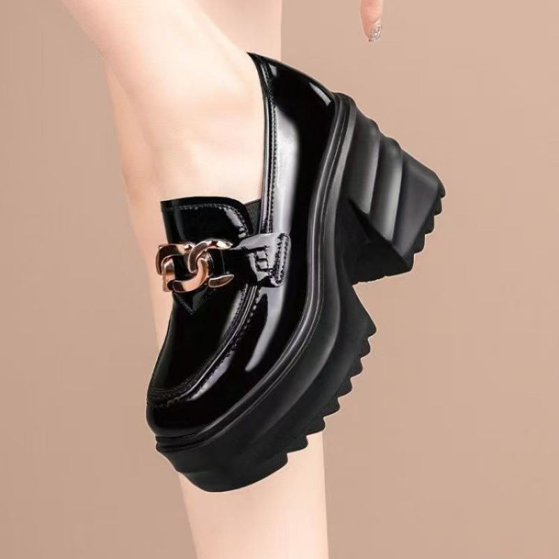Damen Mules Schuhe Glänzend mit Ketten-DETAIL - BerlinGlamour