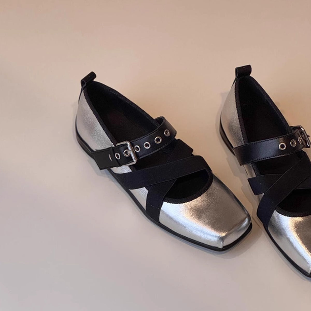 Damen Ballerinas Schuhe mit Riemen und Glanzoptik Modern