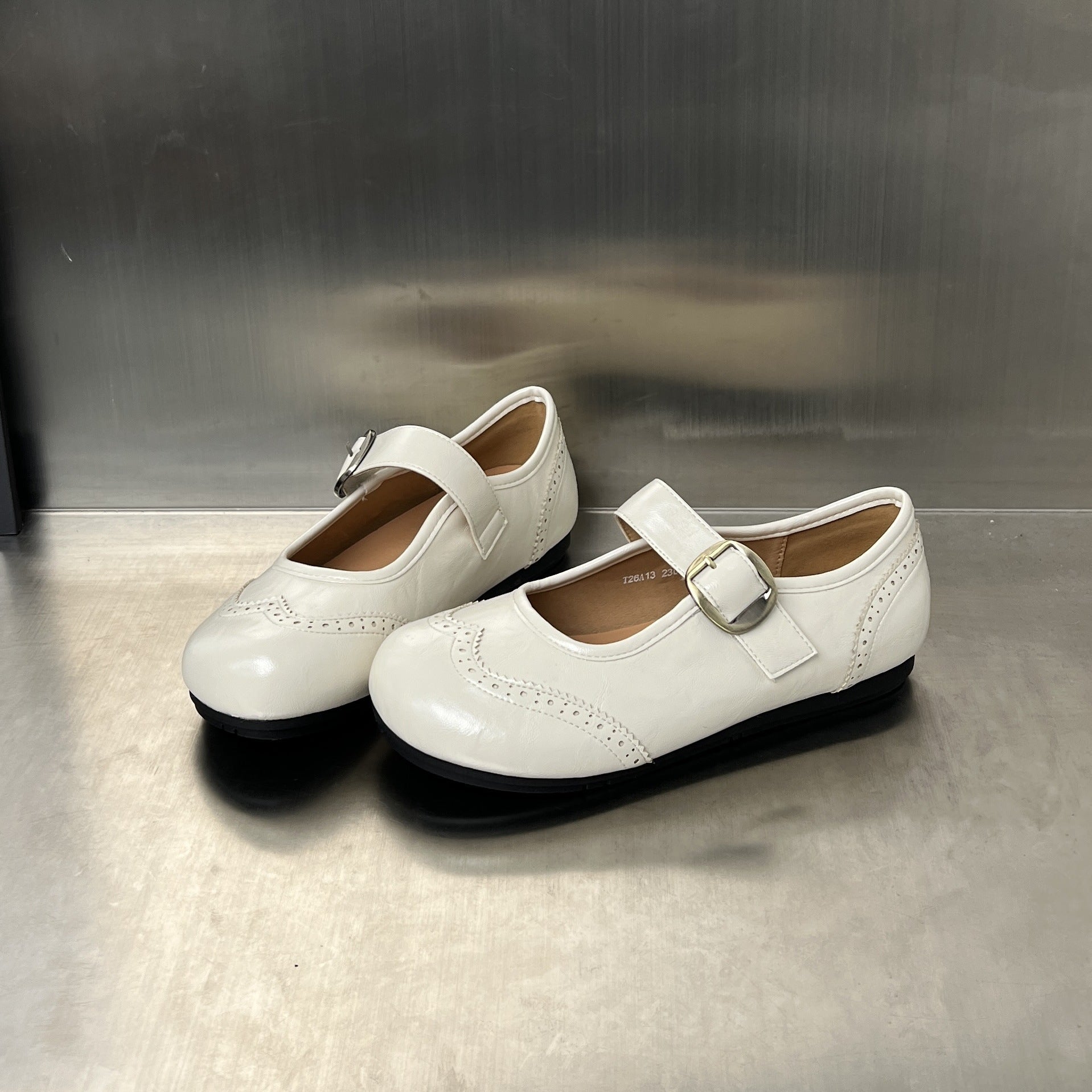 Damen Slipper Elegante Brogue Muster Komfortabel - BerlinGlamour