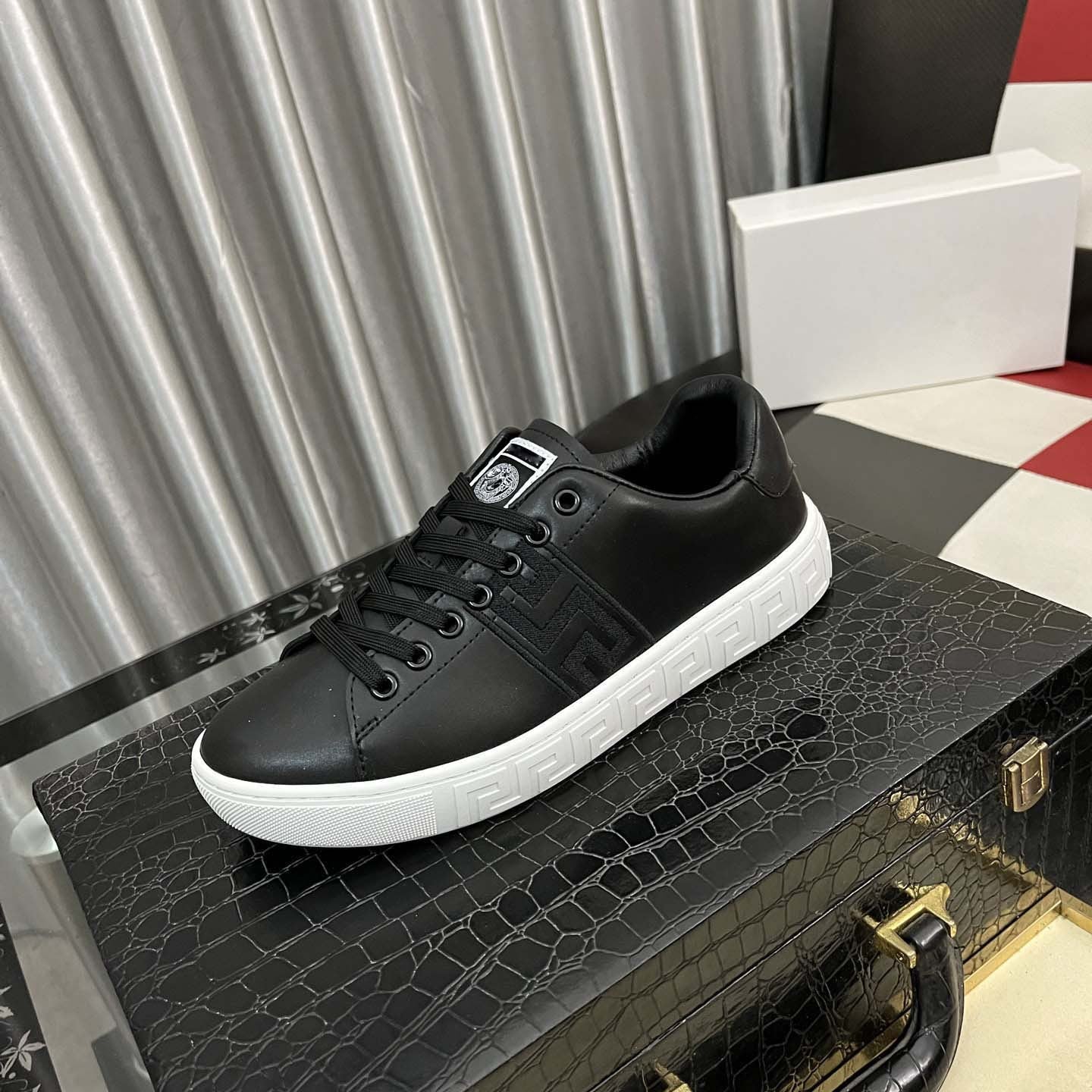 Damen Sneaker Sportlich Laufsohle Rutschfest Logo