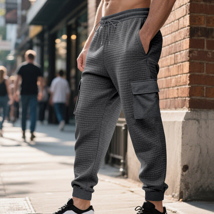 Ein moderner Jogginghose mit atmungsaktiven Seitentaschen und elastischem Bund.