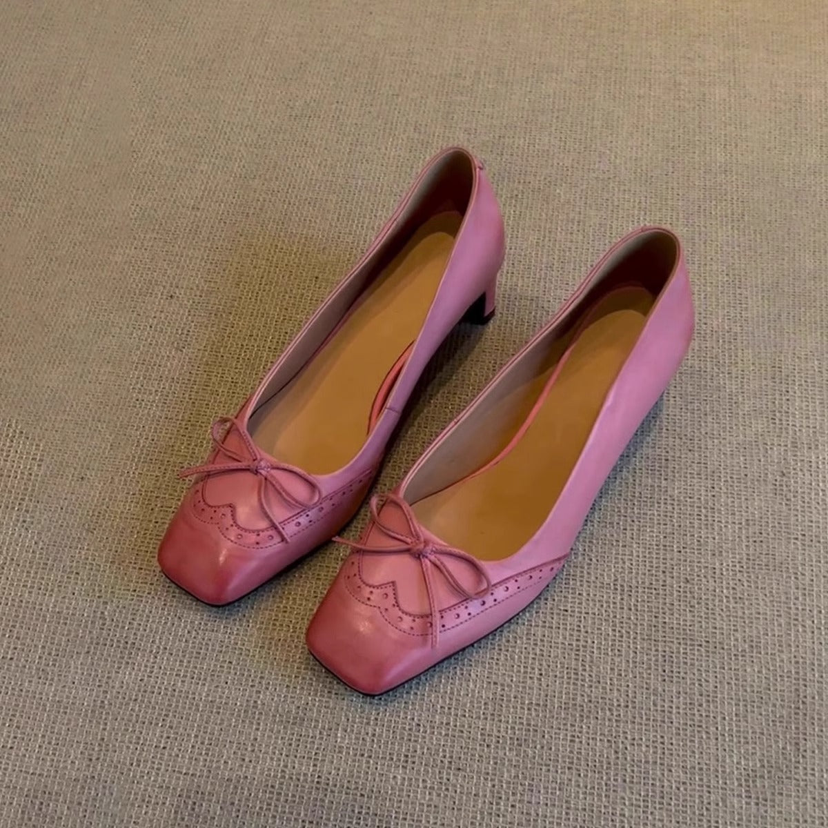 Damen Pumps Elegante Spitzform mit Schleife - BerlinGlamour