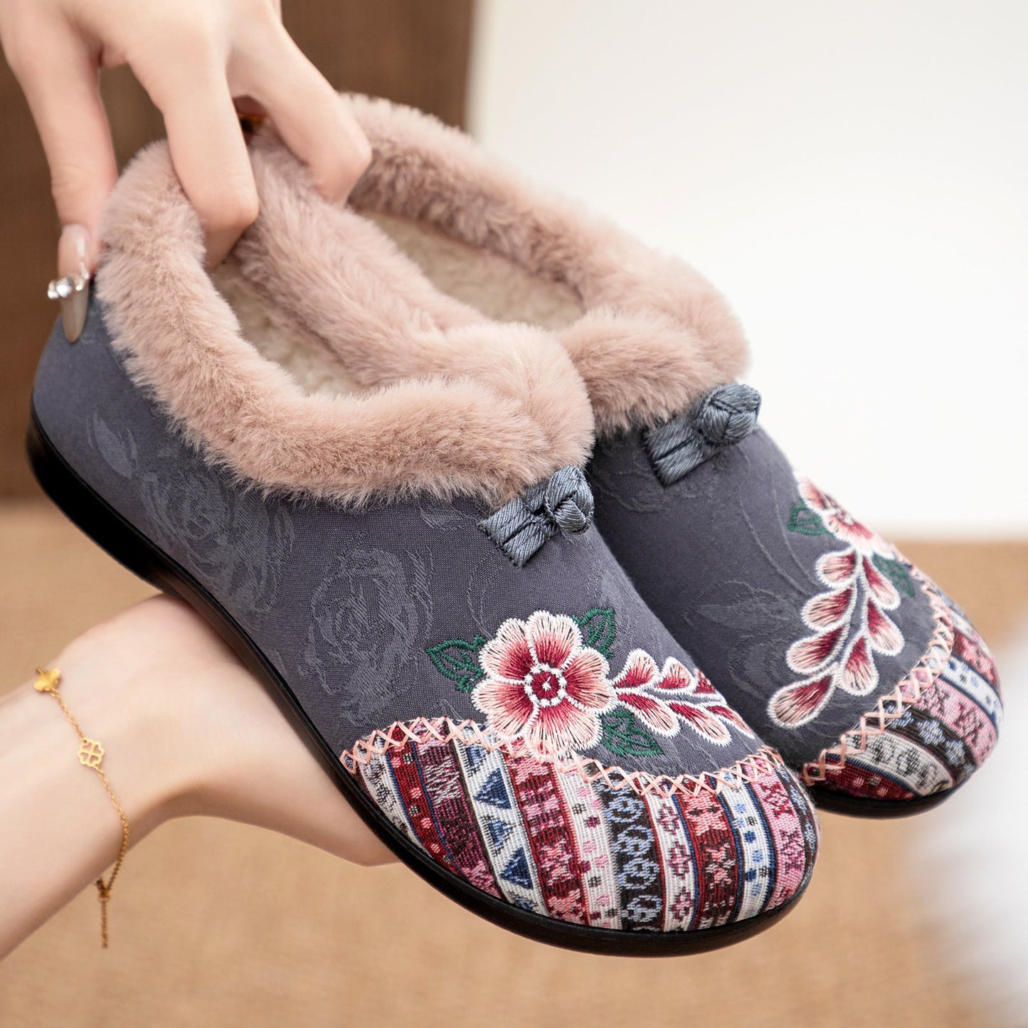 Damen Hausschuhe Plüsch Warm mit Blumenmuster - BerlinGlamour