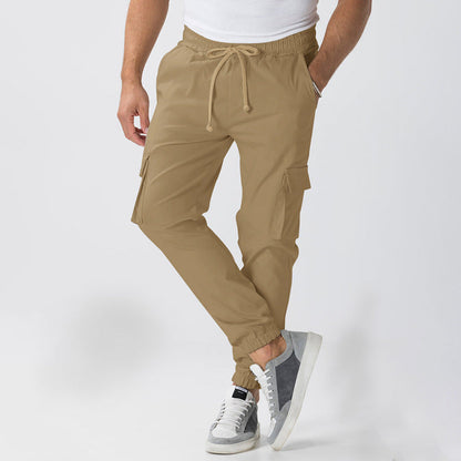 Herren Cargo-Hose mit elastischem Bund und praktischen Seitentaschen BerlinGlamour - das ist der perfekte Begleiter für jeden, der seine Freiheit liebt und immer unterwegs ist. Die neue Kol