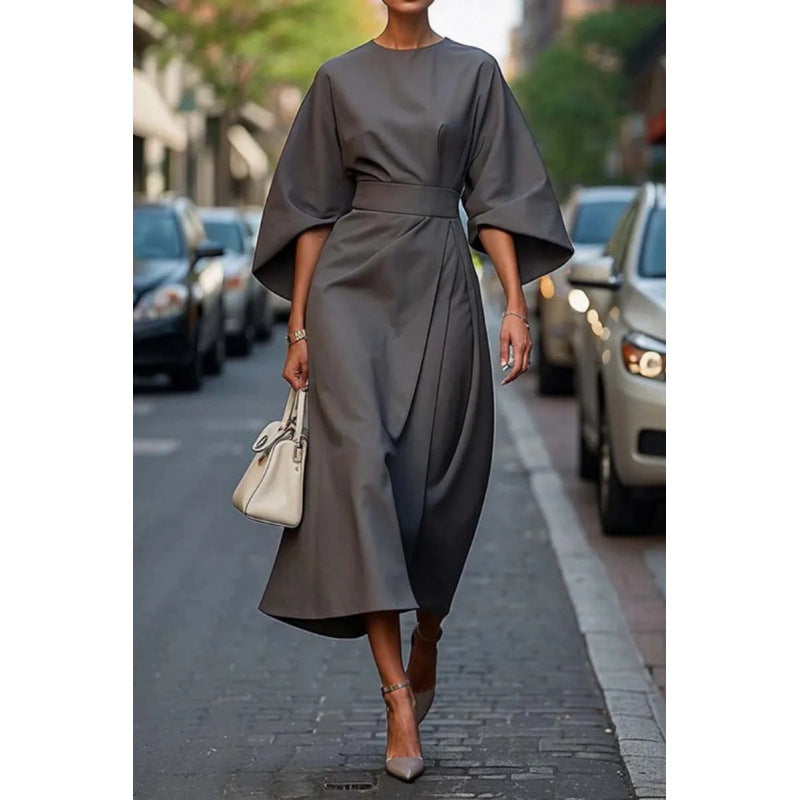 Fledermausärmeliges, lässiges Taillenkleid mit langem Rock von BerlinGlamour