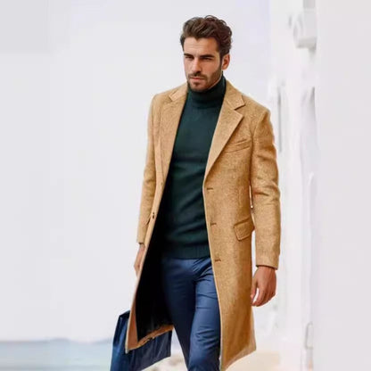Eine elegante Mütze mit strukturierter Farbe und modernen Akzenten für den Berlin-Glamour-Stil.