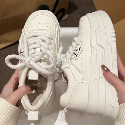 Damen Sneaker Hoch modisch mit dicker Sohle und elastischen Schnürsenkeln