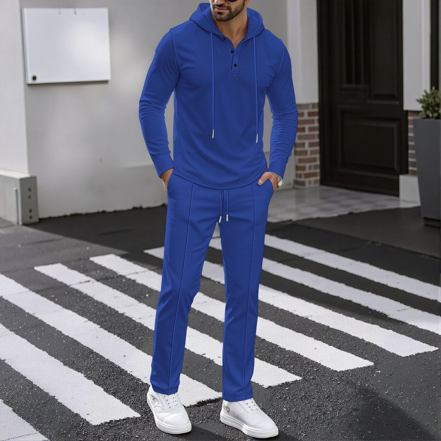 Für den Online-Shop Herren Sportliches Zweiteiler Set benötigen wir einen Titel, der die Kunden anspricht und zum Kauf anregt. Ein möglicher Titel könnte sein: Aktivitätsport - BerlinGlamour