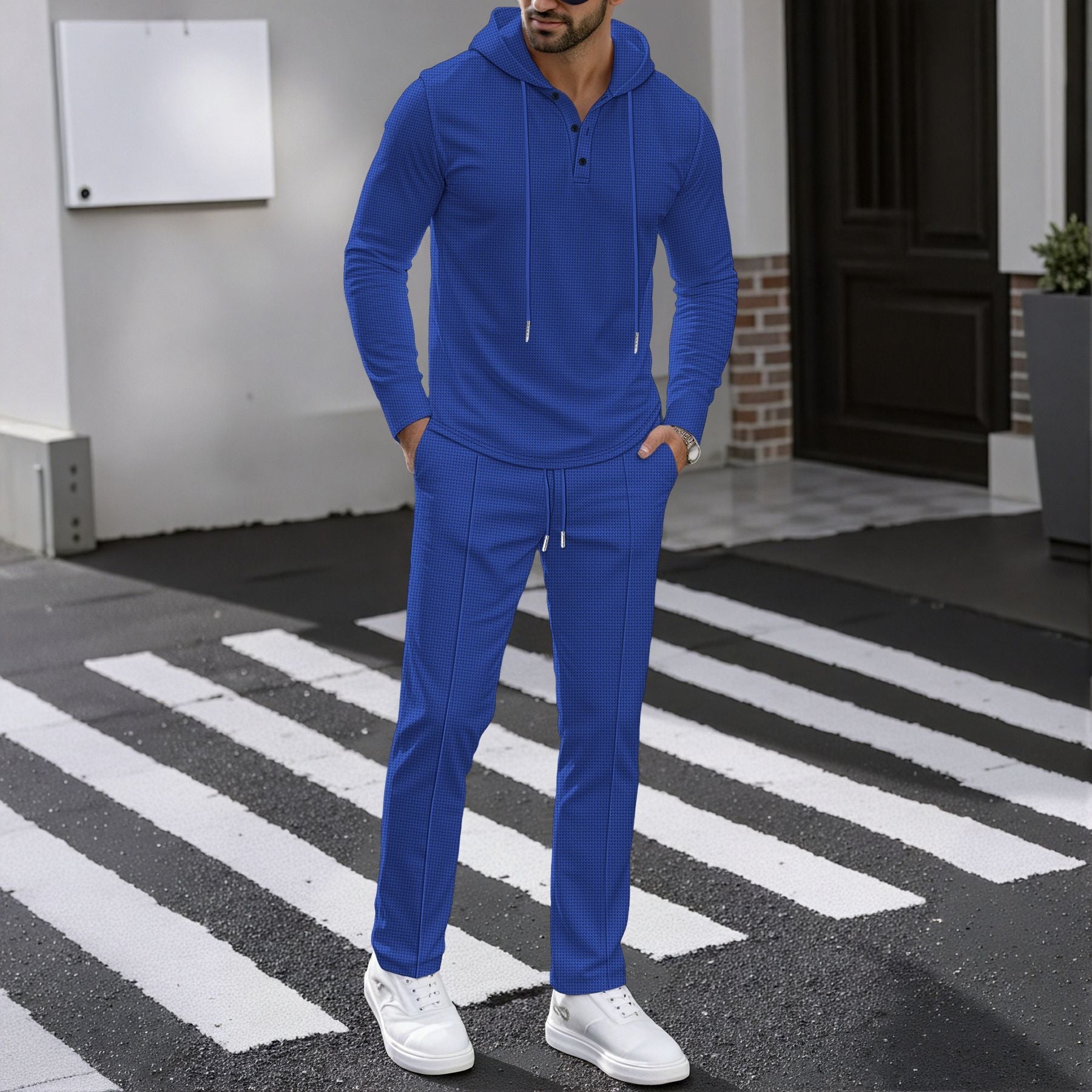 Für den Online-Shop Herren Sportliches Zweiteiler Set benötigen wir einen Titel, der die Kunden anspricht und zum Kauf anregt. Ein möglicher Titel könnte sein: Aktivitätsport - BerlinGlamour