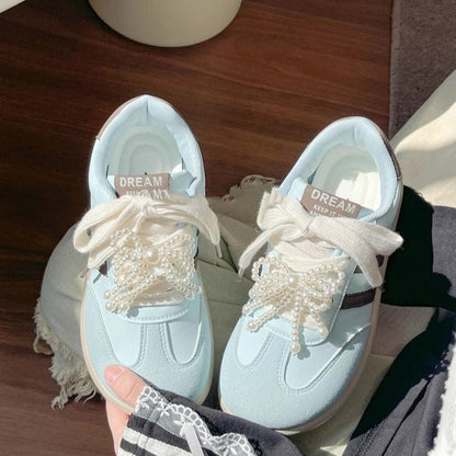 Damen Sneaker mit Perlen Schnürsenkeln Mode Schuhe - BerlinGlamour
