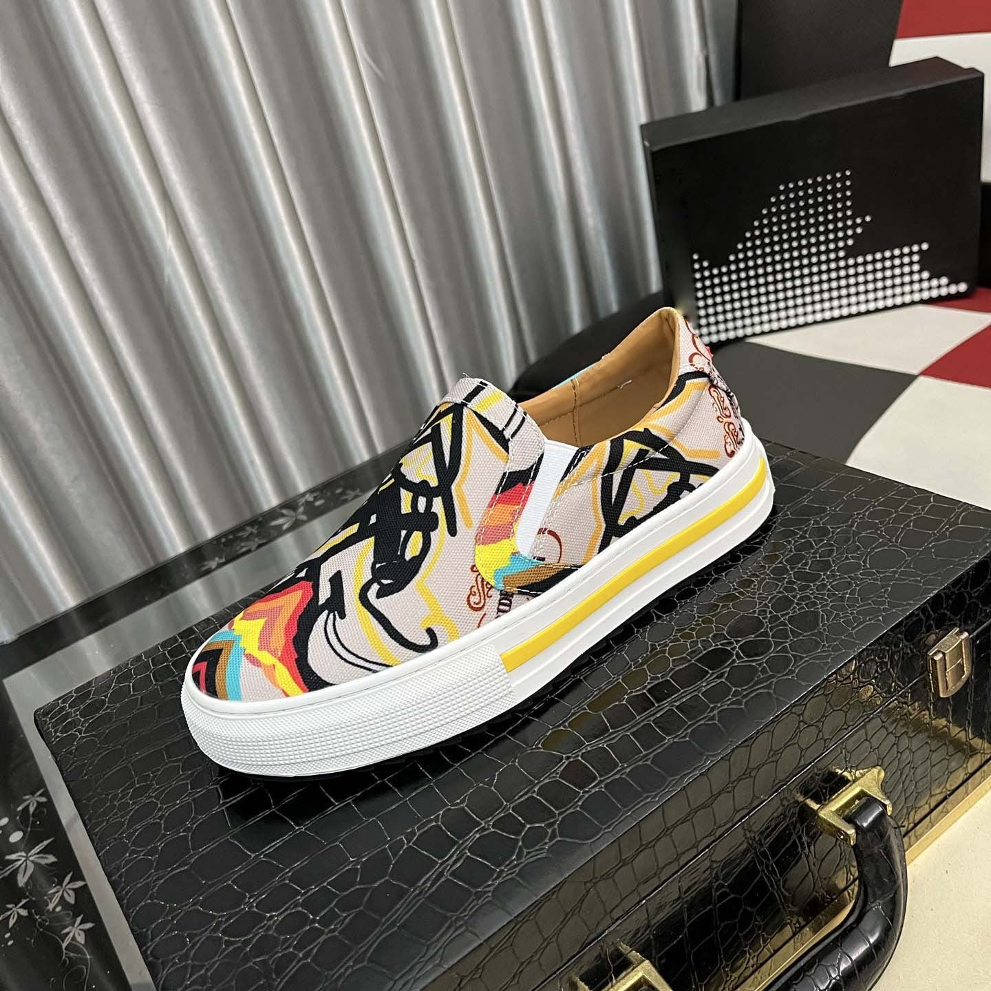 Damen Sneaker Slip-On Modisch mit Druckmotiven