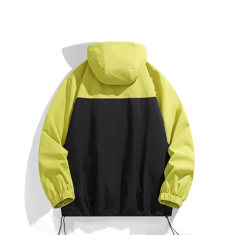 Herrenfunktionale Winddichtejacke mit stylischem Farbkontrast und praktischen Taschen BerlinGlamour für den modernen Online-Shop.
