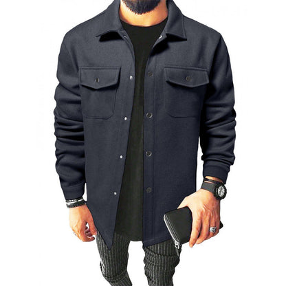 Herren Jackenhemd aus robustem Material mit praktischen Taschen Berlin-Glamour, ideal für den modernen Mann, der Wert auf Qualität und Stil legt. Diese Herren Jackenhemd aus robustem Material bieten ein
