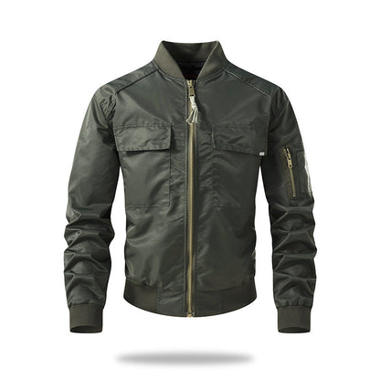 Herren Militärjacke mit praktischen Reißverschlusstaschen BerlinGlamour wird zu Herren Militärjacke Modern mit stylischem Berlin Chic