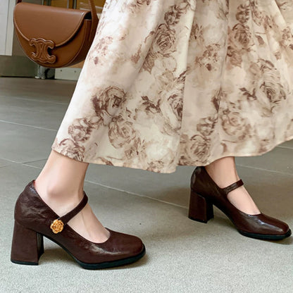 Damen Pumps mit Riemen und Blumen Dekoration Elegant