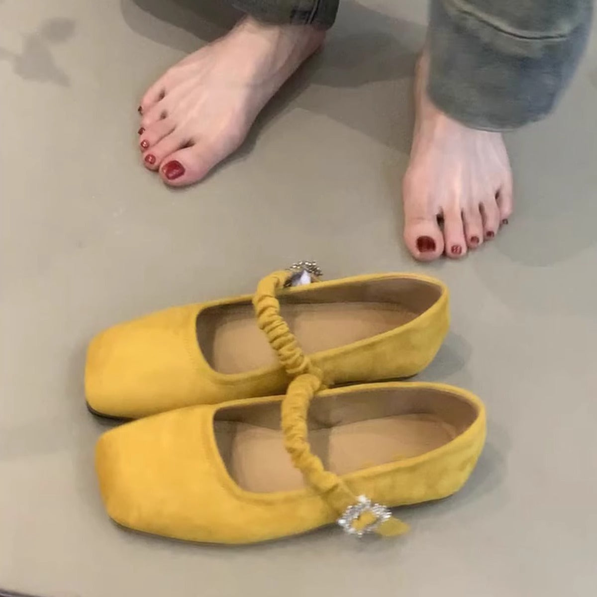 Damen Mokassins mit Riemchen und Steinen schwarz - BerlinGlamour