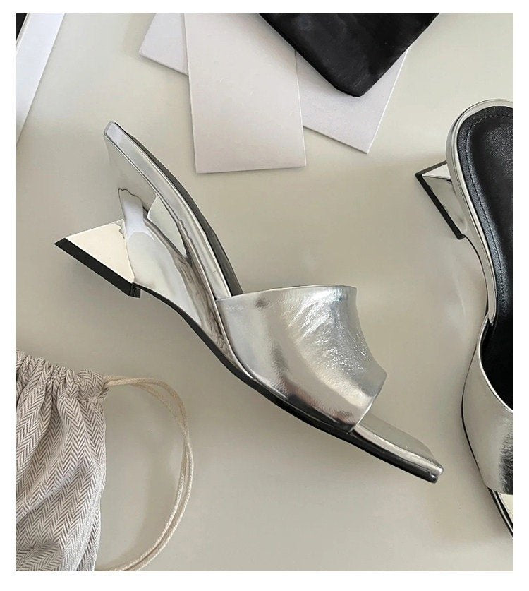 Damen Mules Offen mit Glitzer Obermaterial und Hochem Blockabsatz