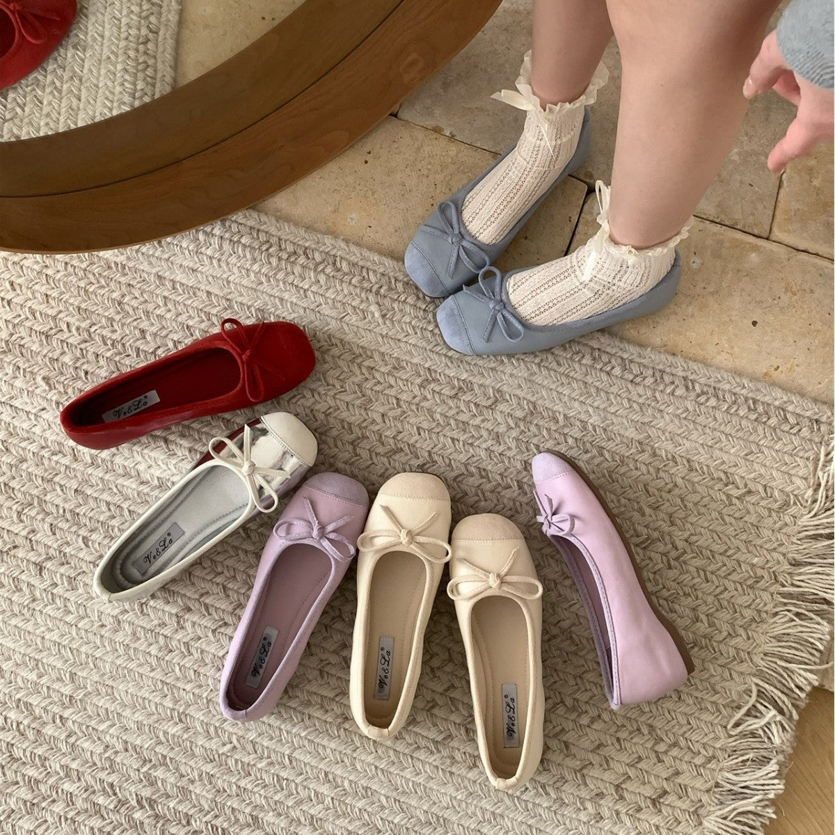 Damen Ballerina Schuhe Elegante Rüschen Metall Akzent - BerlinGlamour