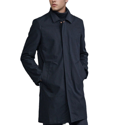 Herren eleganter Übergangsmantel mit praktischem Stehkragen und versteckten Taschen BerlinGlamour, ideal für den modernen Online-Shop.