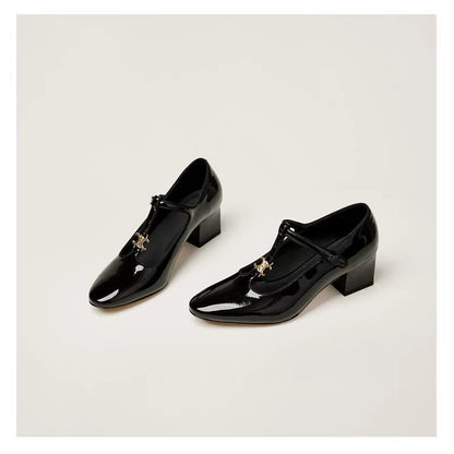 Elegante Damen Pumps mit T-Riemen Hochglanz