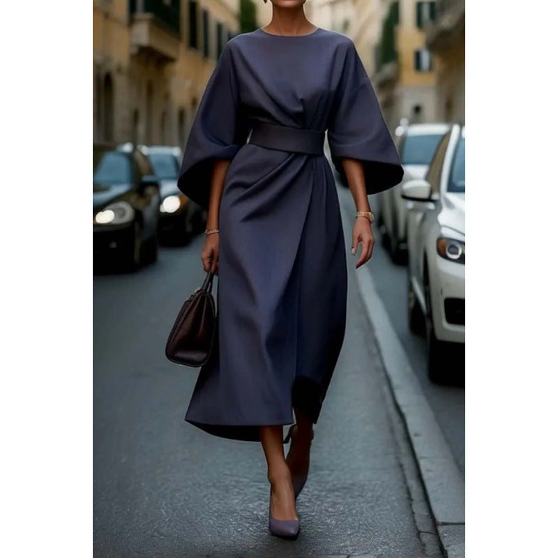 Fledermausärmeliges, lässiges Taillenkleid mit langem Rock von BerlinGlamour