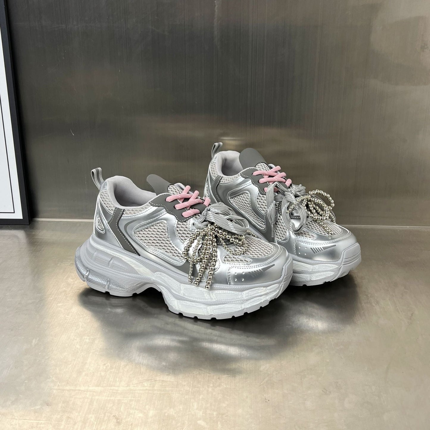 Damen Sneaker Sportlich Atmungsaktiv mit Perlen Detail